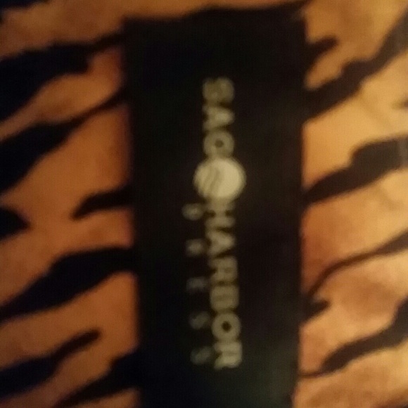 Size 12 dress for a night out on the town or work. - Picture 4 of 4